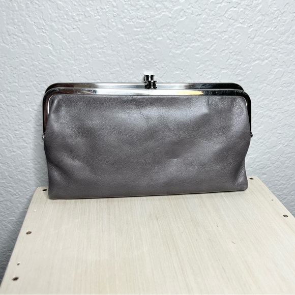HOBO Handbags - Hobo leather clutch wallet